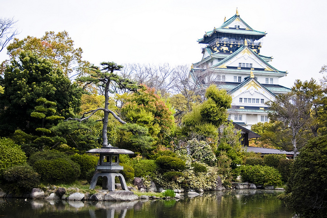 Osaka Castle by Travis King, via Flickr