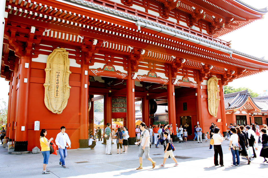 Hozomon (Treasure House Gate), Senso-ji by Andrea Schaffer via Flickr