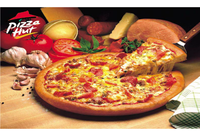 Халяль пицца доставка. Пицца Халяль. Supreme pizza. Домашняя пицца Халяль. Пицца Суприм на столе.