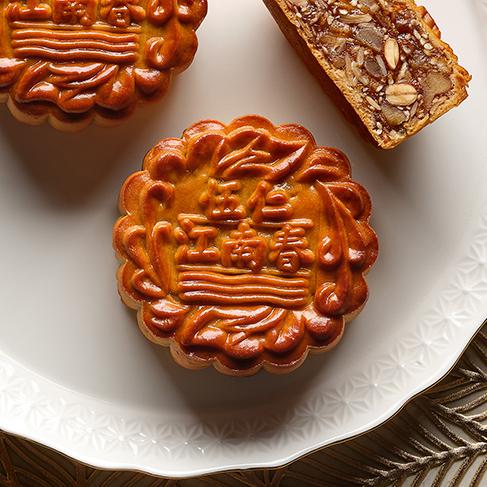 Assorted Nuts with Smoked Duck Baked Skin Mooncake