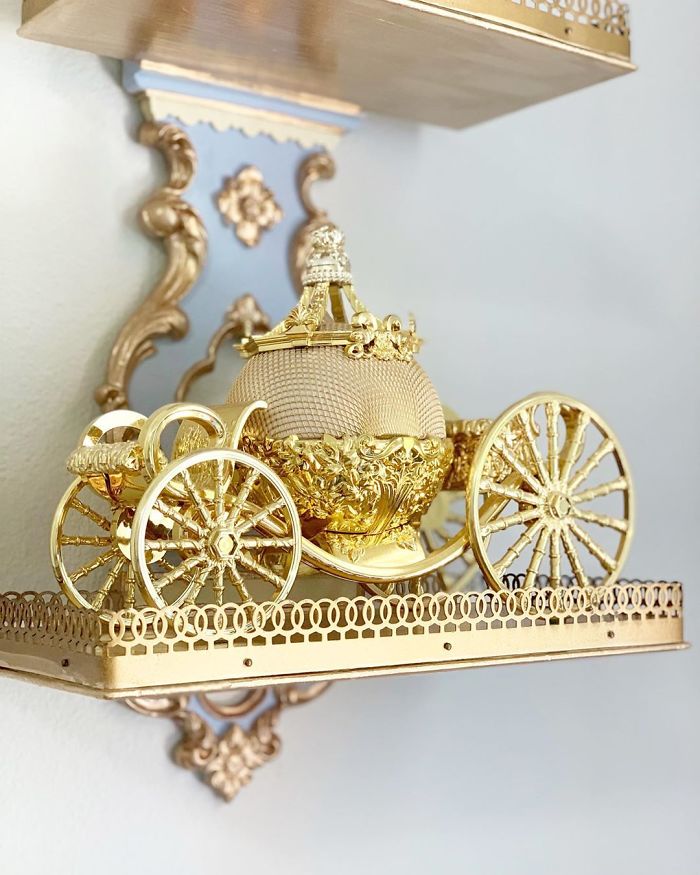 Cinderella-themed bedroom gold carriage