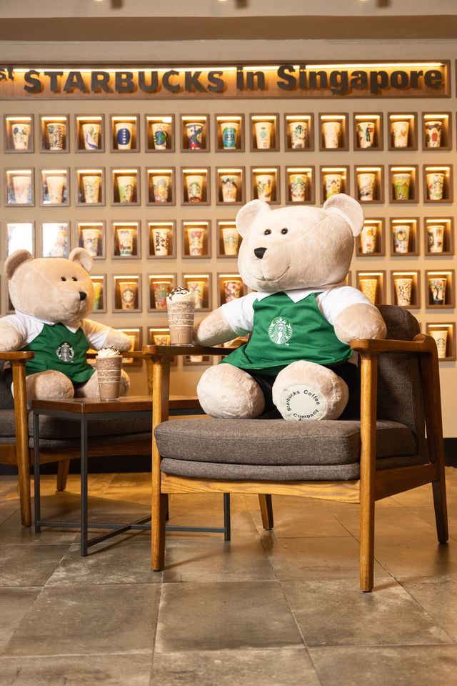 Starbucks S’pore selling Giant Starbucks Bearista® Plush at S$169 from 26 Oct 20. - 1