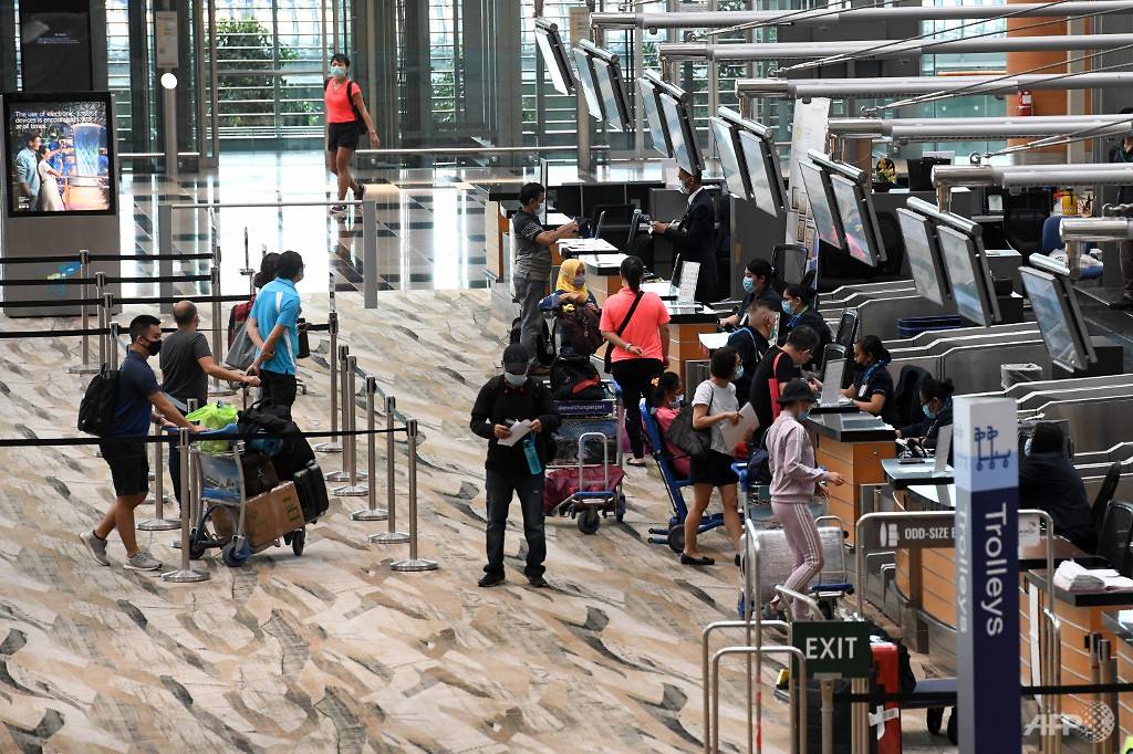 changi-airport-passengers-check-in