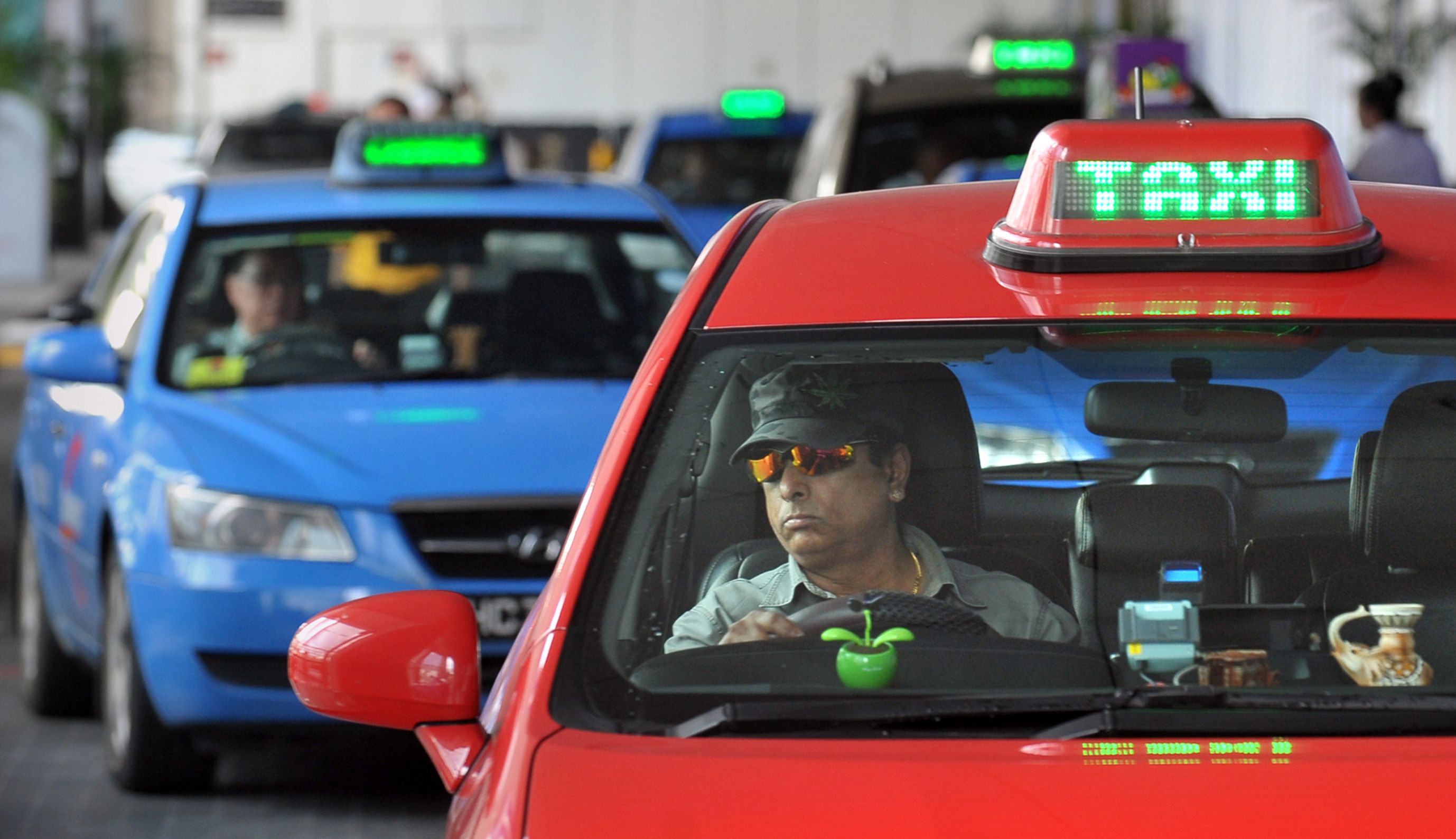 Singapore taxis in queue