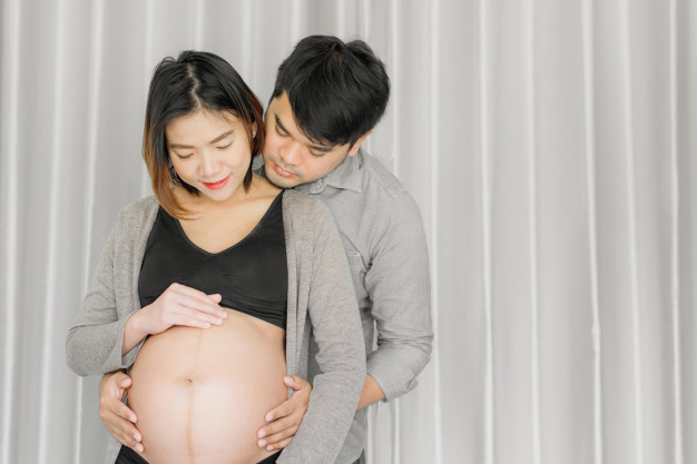 asian-young-pregnant-woman-with-her-husband