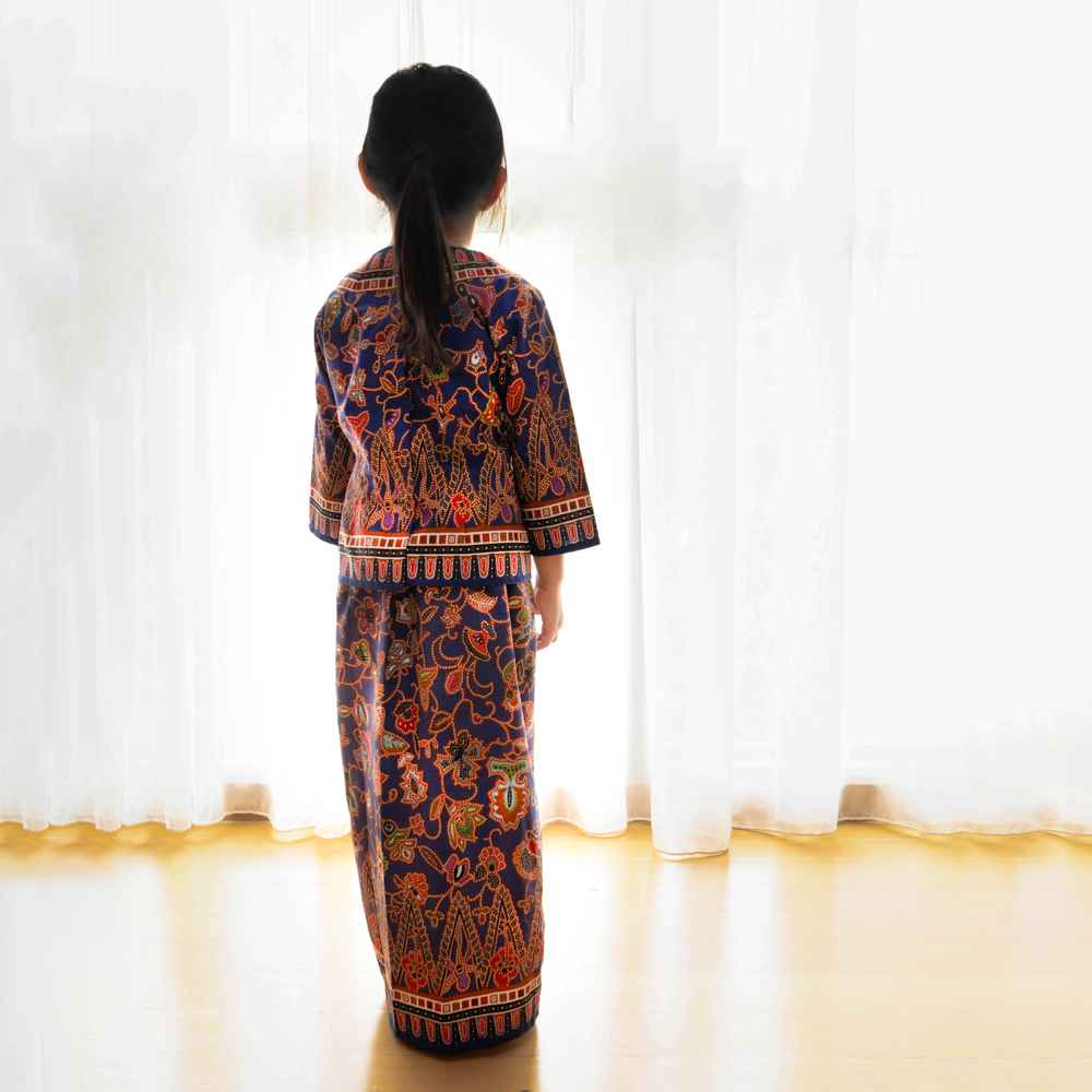 KrisShop selling Singapore Airlines s junior sarong kebaya KrisShop selling Singapore Airlines s junior sarong kebaya