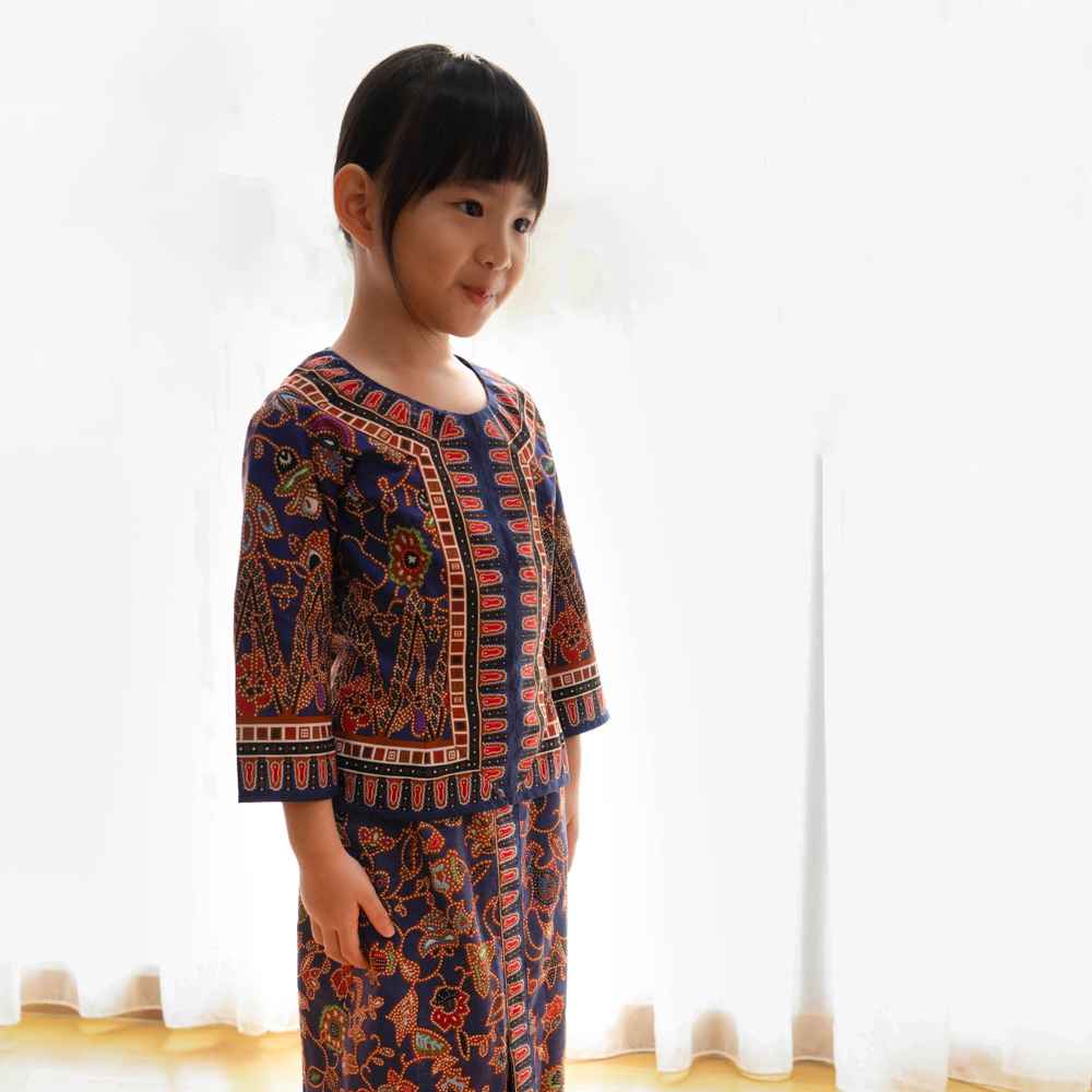 KrisShop selling Singapore Airlines s junior sarong kebaya  