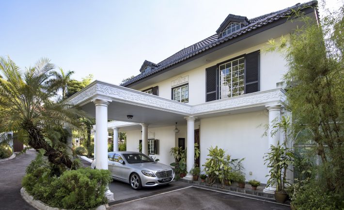 car and private house