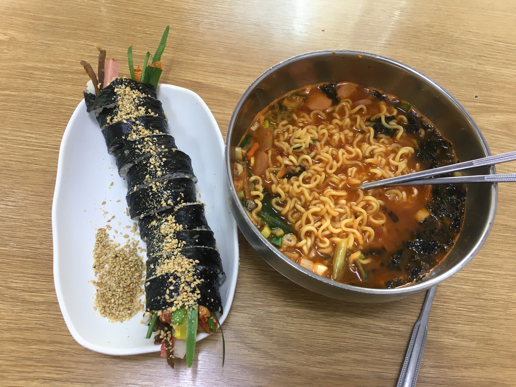 Motungijib gimbap and ramen