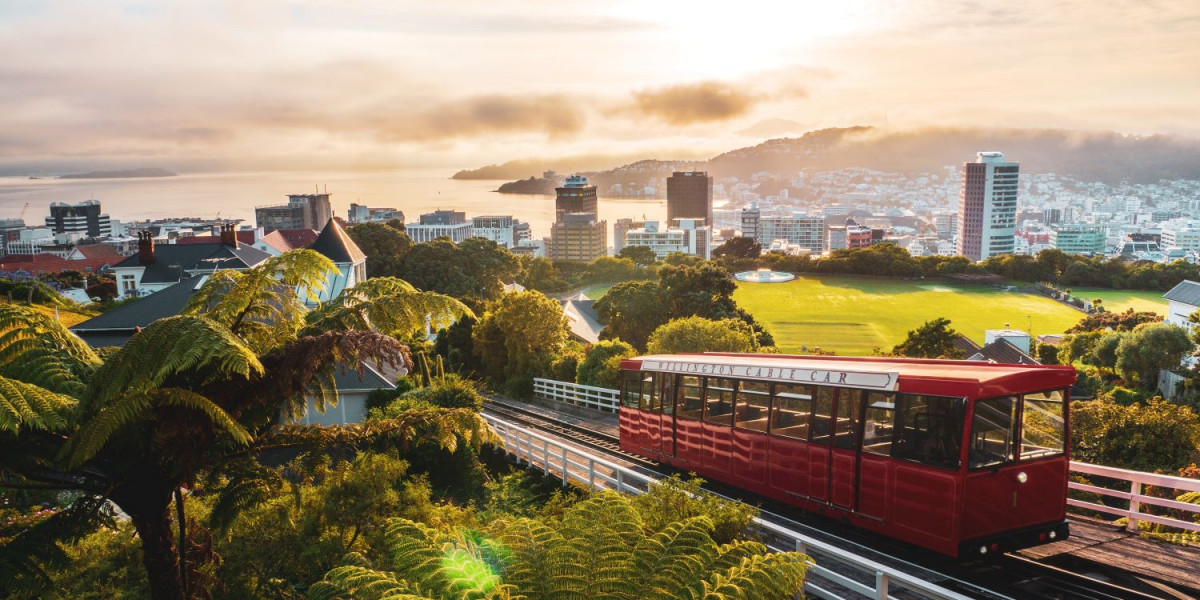 Wellington-Cable-Car-at-sunrise