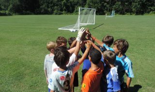 children showing sportsmanship