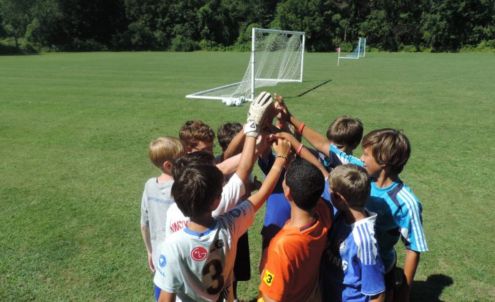 children showing sportsmanship