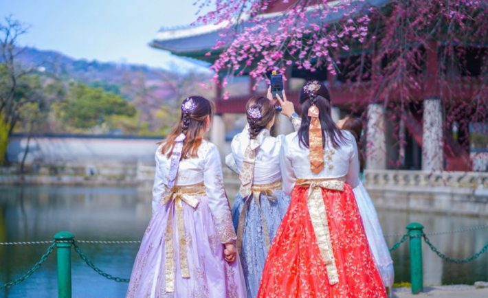 back view of women wearing hanboks