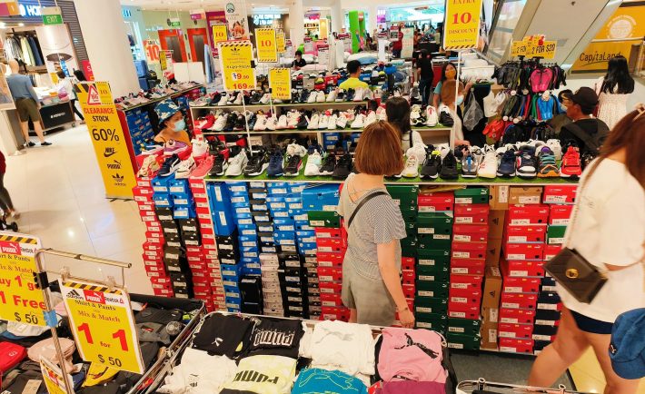 Lobang: Lot One's Atrium Sale Has Buy 1 Get 1 Free Sports Apparels From Adidas, Puma, Reebok & More Till 26 Mar 23 - 1