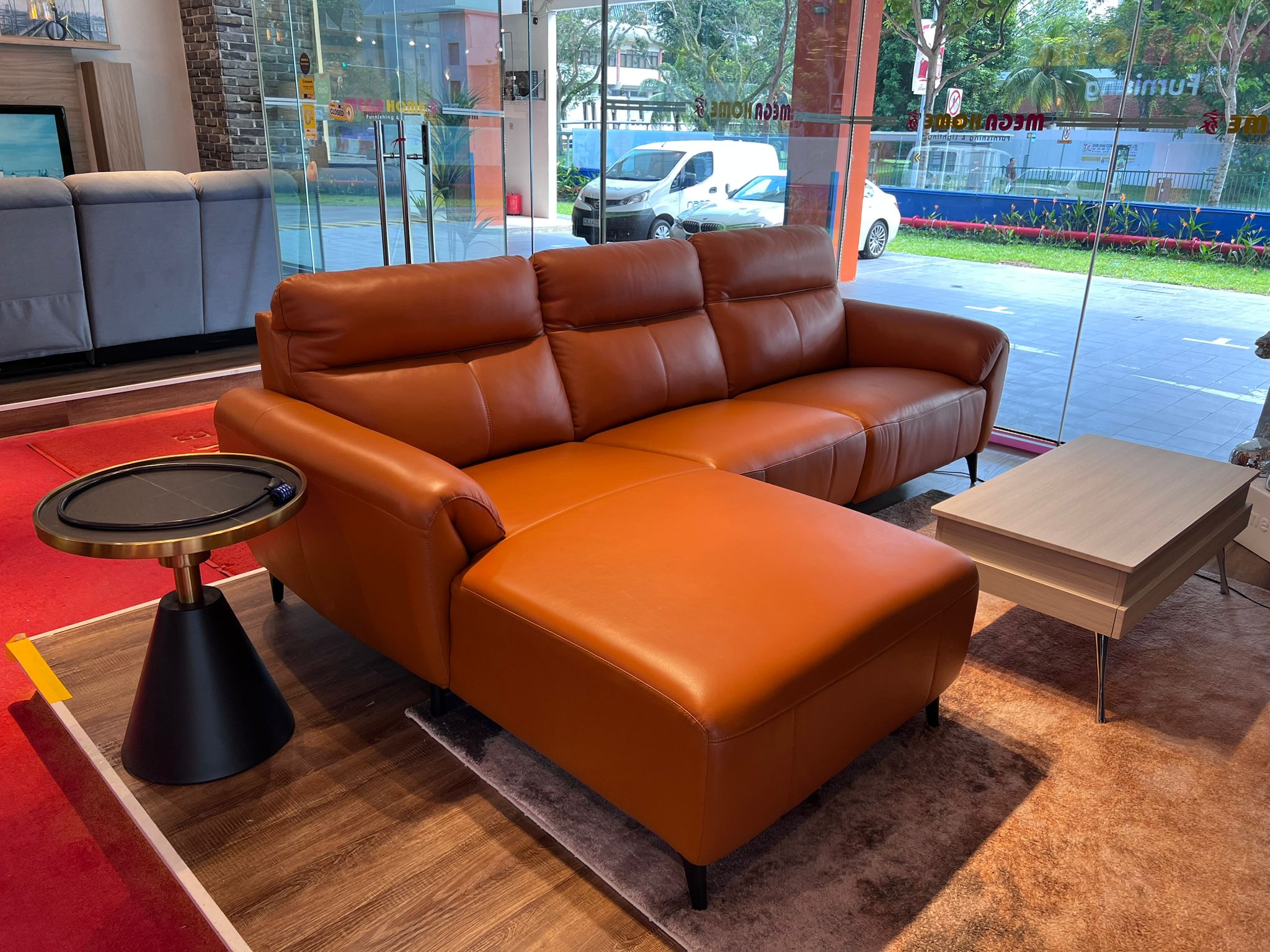 Lobang: Late-night shopping extravaganza at Toa Payoh's store has discounts of up to 85% on sofas, mattresses, bed frames and wardrobes on Sept 23! - 1