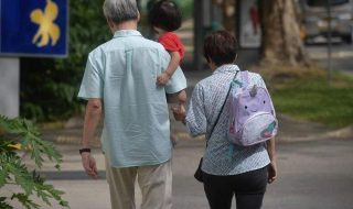 grandparents and grandchild