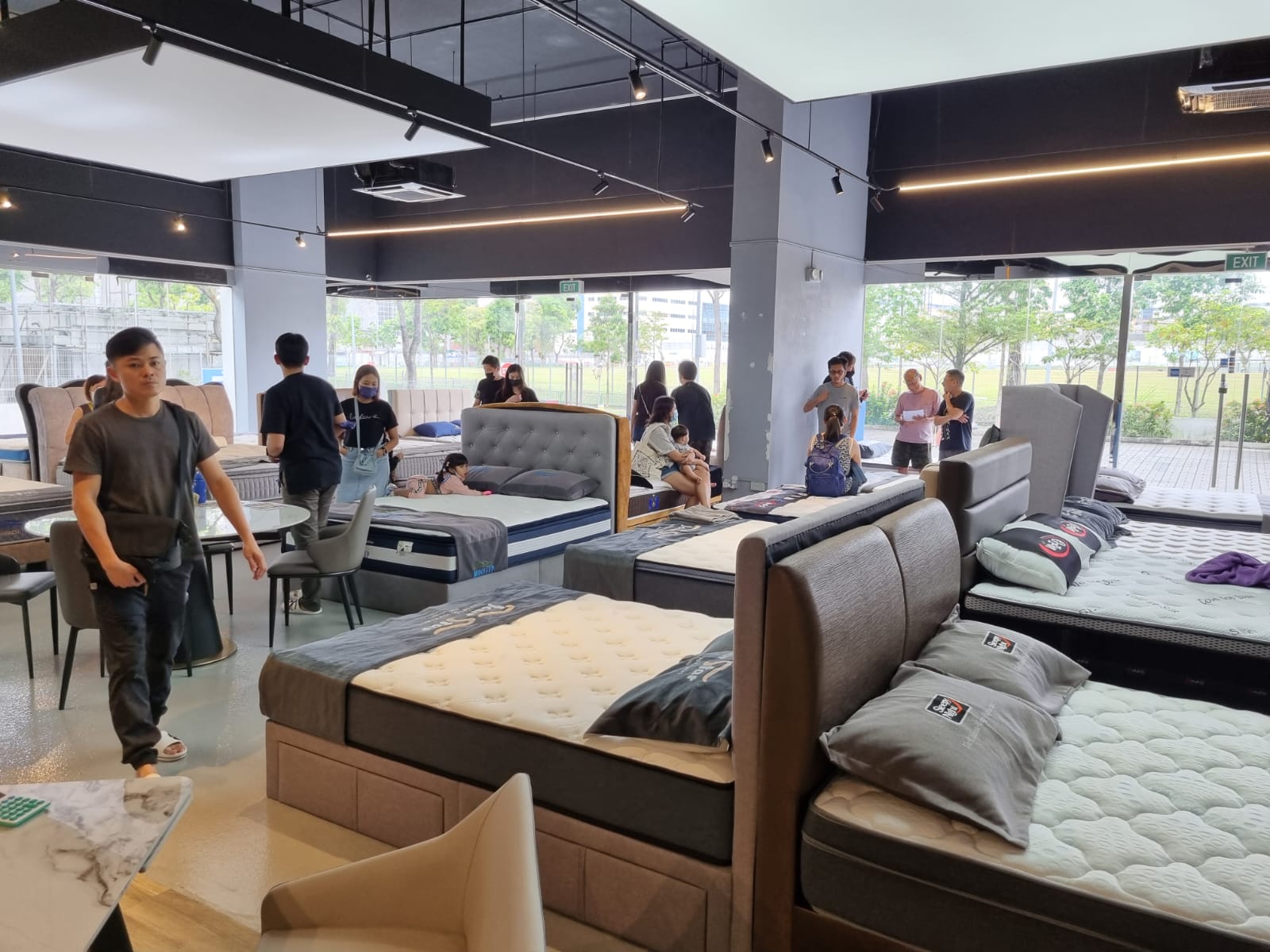 Lobang: This store is offering a designer storage bed for a mere $8 when you purchase a mattress in store from 5 to 14 Apr 24 - 7