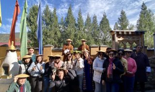 group picture of a tour group holiday