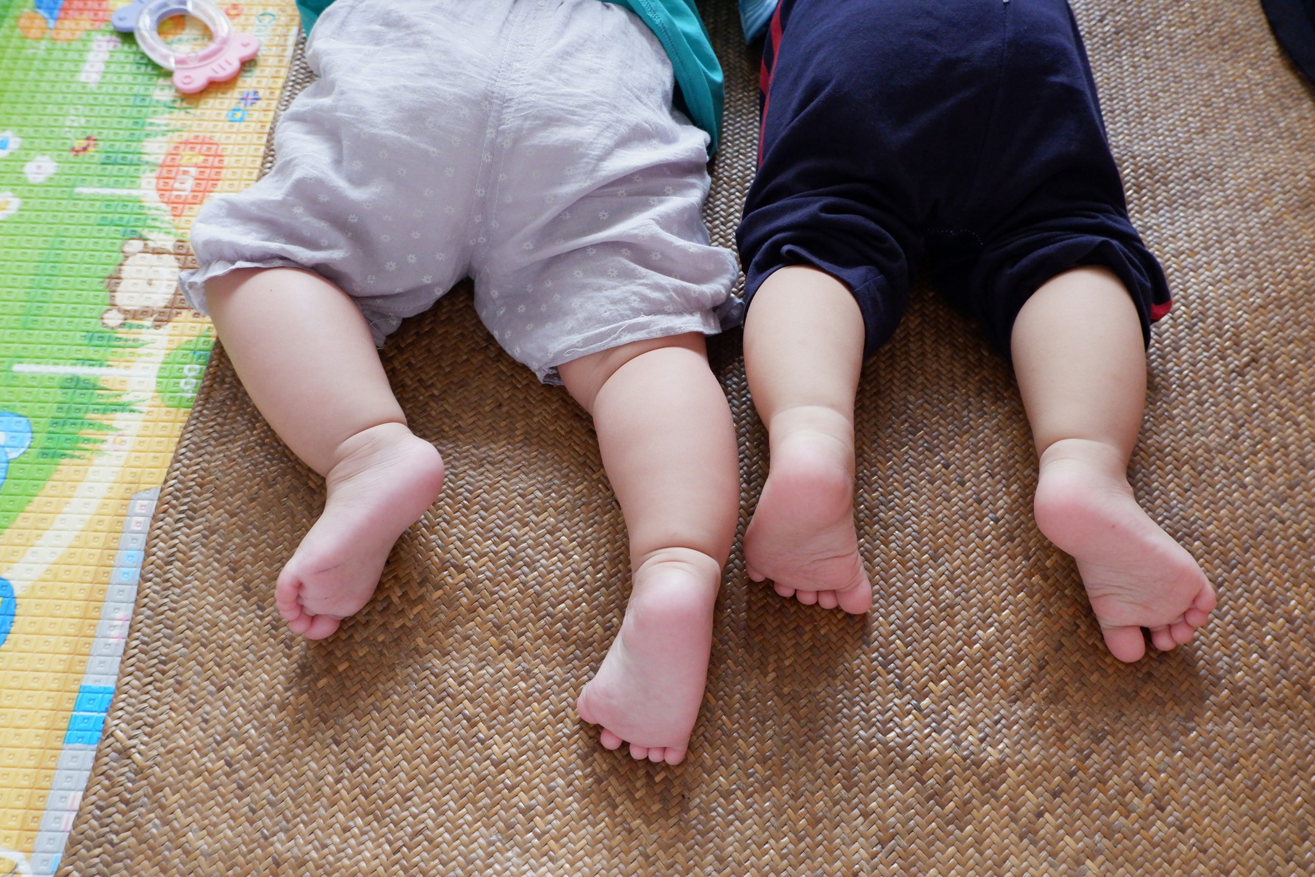 babies' feet