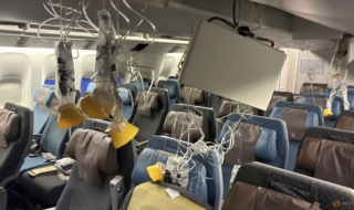 interior of Singapore Airlines flight SQ321
